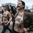 Femen a seno nudo davanti Consiglio Ue Putin killer01