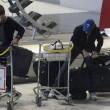 I Daft Punk fotografati a volto scoperto all'aeroporto di Parigi 01