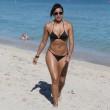 Julissa Bermudez e le sue curve esplosive in spiaggia a Los Angeles 06