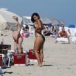 Julissa Bermudez e le sue curve esplosive in spiaggia a Los Angeles 05