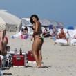 Julissa Bermudez e le sue curve esplosive in spiaggia a Los Angeles 04