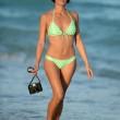 Logan Fazio, la "paparazzo pin up" in bikini sulla spiaggia di Miami06