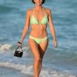 Logan Fazio, la "paparazzo pin up" in bikini sulla spiaggia di Miami05