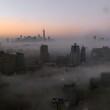 New york si risveglia sotto la nebbia01