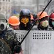 Ucraina, la polizia spara due manifestanti uccisi13