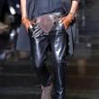 L'uomo Versace: cowboy con perizoma sui pantaloni "contro l'omofobia" (foto)2