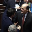 Bersani torna alla Camera e abbraccia Renzi05