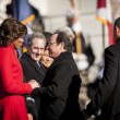 Hollande single siede tra Barack e Michelle06