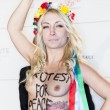 Inna Shevchenko e le Femen in topless al Festival di Berlino04
