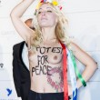 Inna Shevchenko e le Femen in topless al Festival di Berlino07
