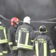 Osmaronno (Firenze). Incendio in capannone: bruciano tre laboratori cinesi07