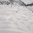 Simon Beck, l'artista che crea disegni calpestando la neve 04