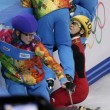 Sochi, l'atleta cinese esce di pista e sbatte contro i giudici02