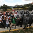 Venezuela, scontri polizia studenti03