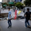 Venezuela, studenti accusano: "Polizia ci violenta con i fucili01