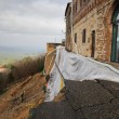 Volterra, le mura medievali crollate01