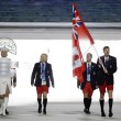 Sochi: i quattro atleti delle Bermuda sfilano...in bermuda rossi 02