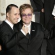 Elton John sposerà David Furnish a maggio 02