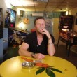 Jenke Eilmsdorff, il giornalista che fuma marijuana in tv06