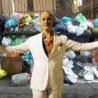 Jet Gambardella a spasso tra rifiuti e degrado: il fotomontaggio di Roma Fa Schifo04