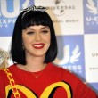 Katy Perry in Giappone veste Moschino023