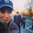 Kelly Roberts, la maratoneta che fa i selfie con i corridori più affascinanti02