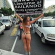 Mariana Diarco, la playmate ex di Schelotto nuda in piazza a Buenos Aires06