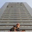 Murat Devseli, il climber turco che pulisce le finestre dei grattacieli01