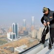 Murat Devseli, il climber turco che pulisce le finestre dei grattacieli07