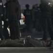 almeno 33 persone uccise a coltellate in stazione metro08