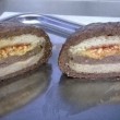 Ulti-Medium, il cheesburger da 10mila calorie con 2 kg e mezzo di carne02
