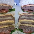 Ulti-Medium, il cheesburger da 10mila calorie con 2 kg e mezzo di carne04