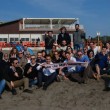 M5S, "direzione" in spiaggia con Grillo e Casaleggio: birra, calcetto e "selfie"