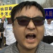 scontri parenti-polizia all'ambasciata a Pechino09