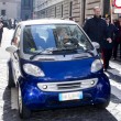 Renzi arriva in Smart a Palazzo Chigi, la moglie Agnese "sfreccia per Roma in auto blu03