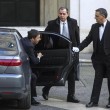 Renzi arriva in Smart a Palazzo Chigi, la moglie Agnese "sfreccia per Roma in auto blu02