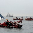 Corea del Sud, naufraga traghetto con 476 persone: 2 morti (video e foto) 4