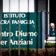 Berlusconi le foto della Sacra Famiglia, la casa dei poveri che lo attende04
