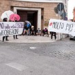 Corte Roma, "multa" di pipì davanti al ministero della Salute