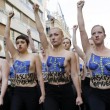 Femen a seno nudo a Parigi contro Marine Le Pen4