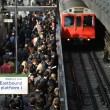 Londra, sciopero metro: vagoni presi d'assalto dai pendolari02