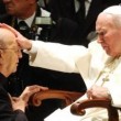 Papa Wojtyla santo, troppa fretta. Pinochet, pedofili, Ambrosiano: ora al sicuro
