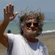Beppe Grillo in corona di spine03