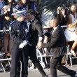 Cannes, uomo prova a nascondersi sotto al vestito di America Ferrera05