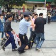 Cina, attacca 6 persone con il coltello alla stazione di Canton03