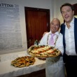 Matteo Renzi a Napoli: maestro pizzaiolo gli regala Margherita con dedica06