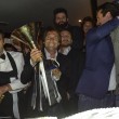 Scudetto Juventus, calciatori festeggiano su pullman3