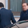 Berlusconi, primo giorno alla Sacra Famiglia: "Tutto bene ma non posso parlare" 5