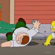 Scazzottata tra Homer e Peter