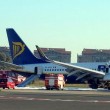 Ciampino, aereo Ryanair finisce contro caserma pompieri: 200mila euro di danni FOTO - 1